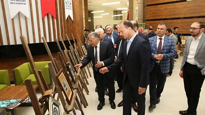 Sergi salonu sanat ve kültürün hizmetinde
