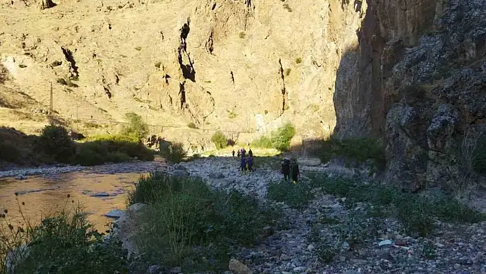 Serinlemek için girdiği sudan cansız bedeni çıkartıldı