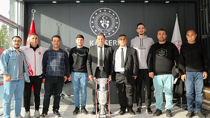 Şampiyonluk kutlaması makam ziyaretiyle taçlandı