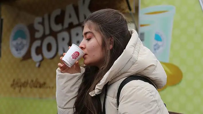 Sıcak çorba ikramına yoğun ilgi