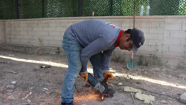 Sıcakta değil, alevde çalışıyorlar!