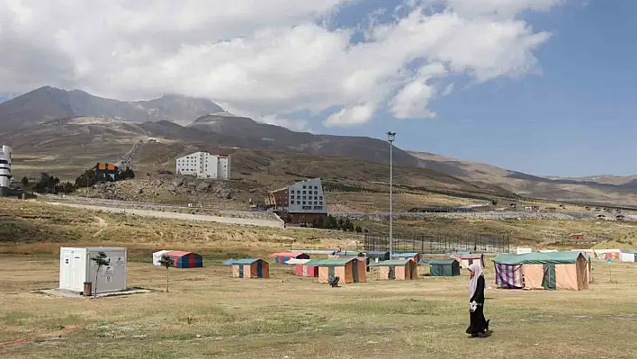 Sıcaktan bunalan Kayserililer Erciyes'te serinliyor!