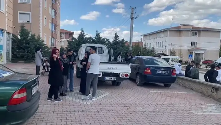 Şiddetli deprem korkuttu! Vatandaş sokağa döküldü