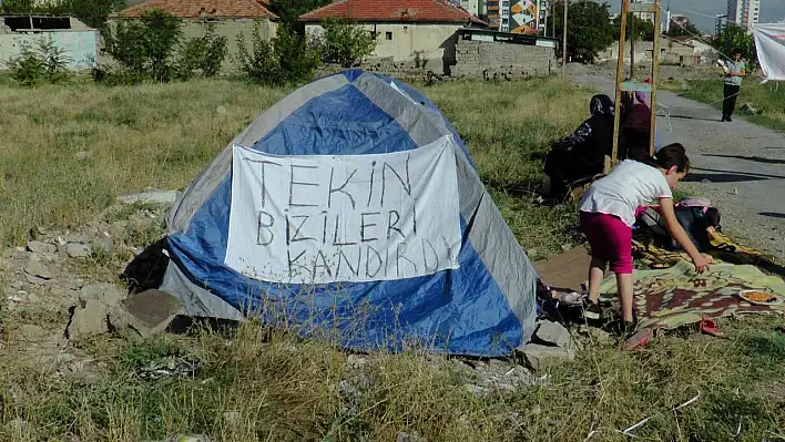 Sıfır daire beklerken kalp hastası çocuklarıyla çadıra kaldı