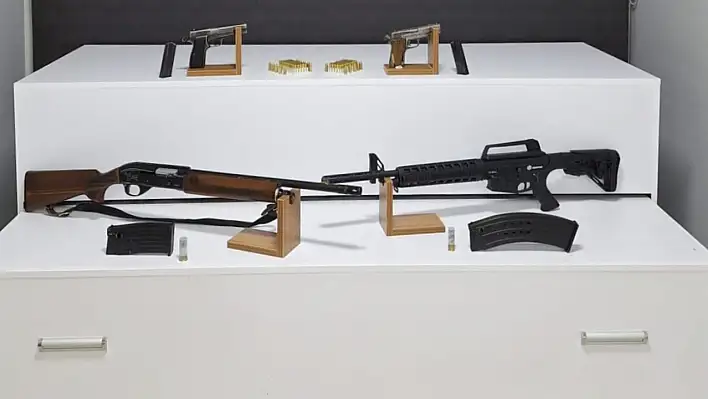 Silah teşhircileri yakalandı: 4 gözaltı