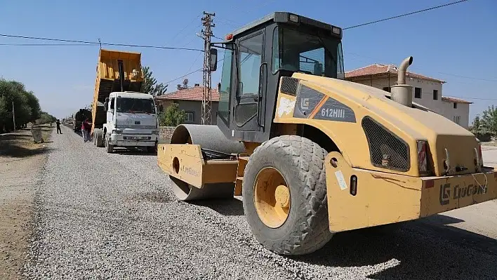 Sindelhöyük Mahallesinde asfalt çalışmalarına başlandı