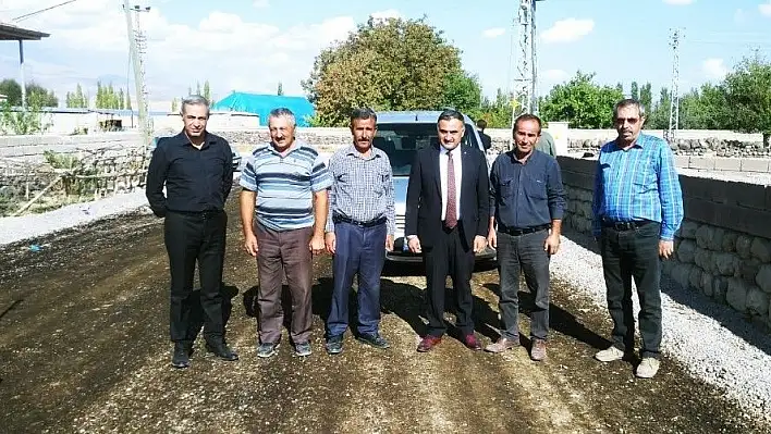 Sindelhöyük mahallesindeki asfaltlama çalışmaları devam ediyor