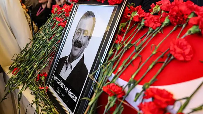 Sırrı Süreyya Önder'in cenaze namazında dikkat çeken Kayserili...
