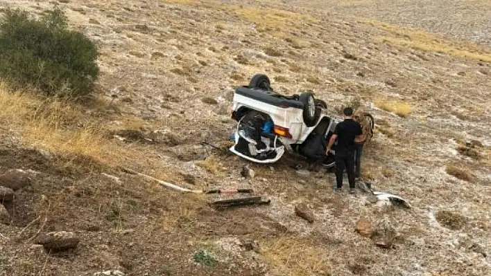 Sivas-Gürün karayolunda kaza: Otomobil takla attı, yaralılar var
