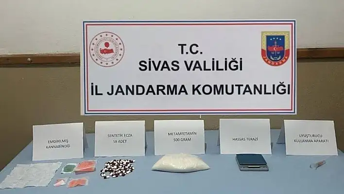 Metamfetamin ve esrar ele geçirildi