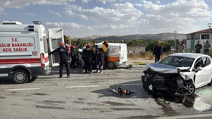 Sivas'ta kaza: Genç kadın hayatını kaybetti, 2'si çocuk 4 yaralı