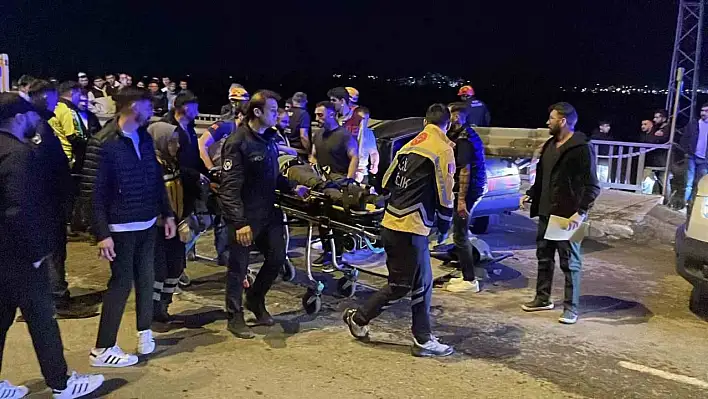Araç bariyere ok gibi saplandı, sürücüsü yaralandı