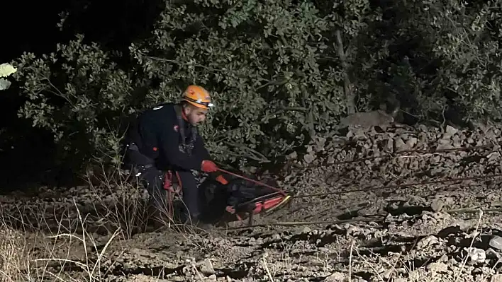 Uçurum kazasındaki cesetler güçlükle çıkarıldı