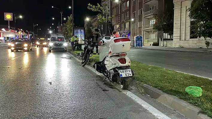 İki motosiklet çarpıştı: 1'i ağır 2 yaralı