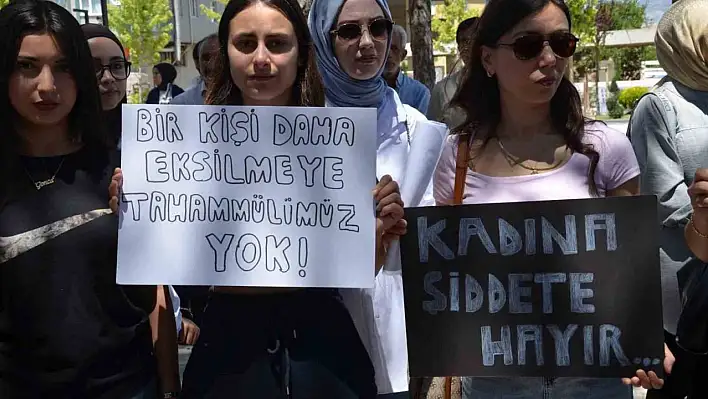 Sivas'ta kadınlar Gonca Özdemir için yürüdü