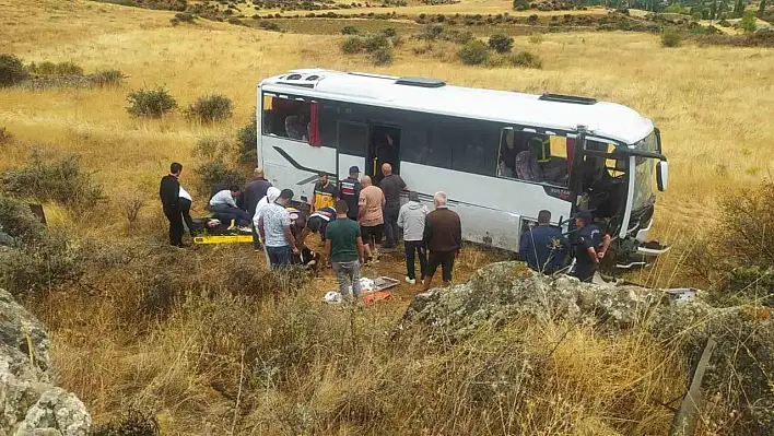 Midibüs devrildi: Çok sayıda yaralı