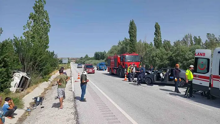 Sivas'ta feci kaza: Ölü ve yaralılar var