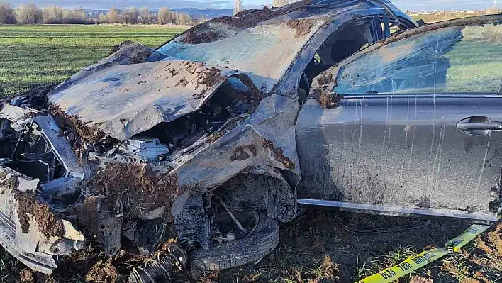 Sivas'ta otomobil tarlaya uçtu: 1 ölü, 1 yaralı