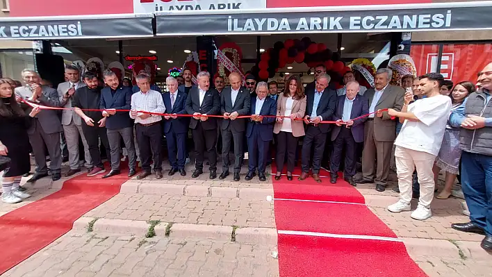 Siyaseti buluşturan açılış