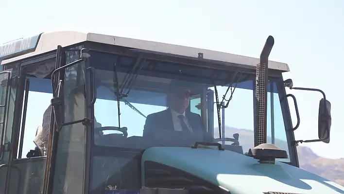Şoför koltuğuna Başkan oturdu! Bakın ne yaptı?