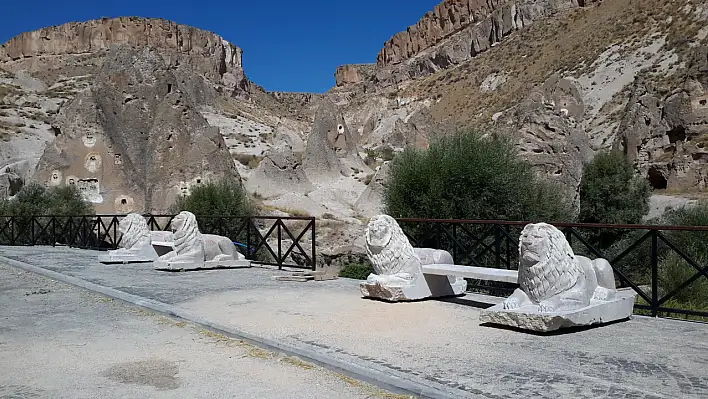 Soğanlı'ya yerleştirilen banklar dikkat çekti