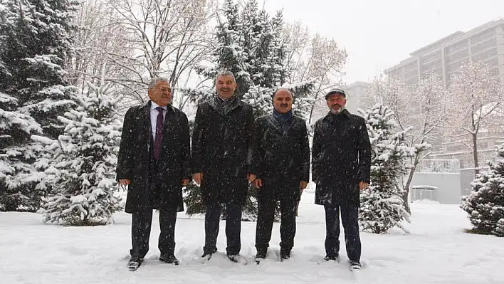 Soğuk havada sıcak pozlar! Düşman çatlattılar