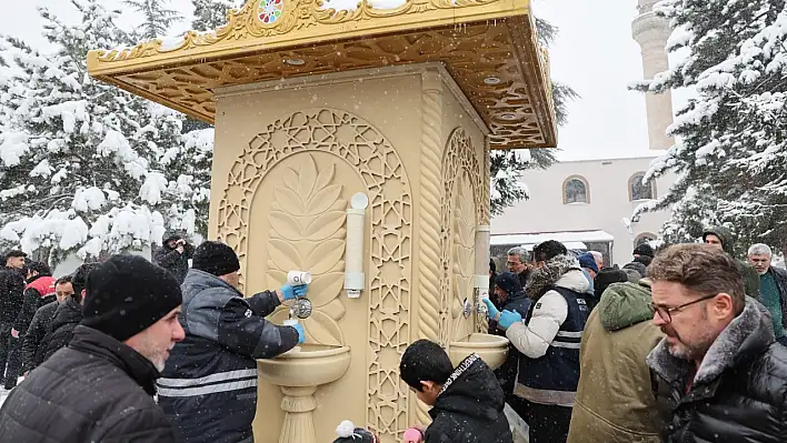 Soğuk havalarda bu çeşmeden salep akıyor