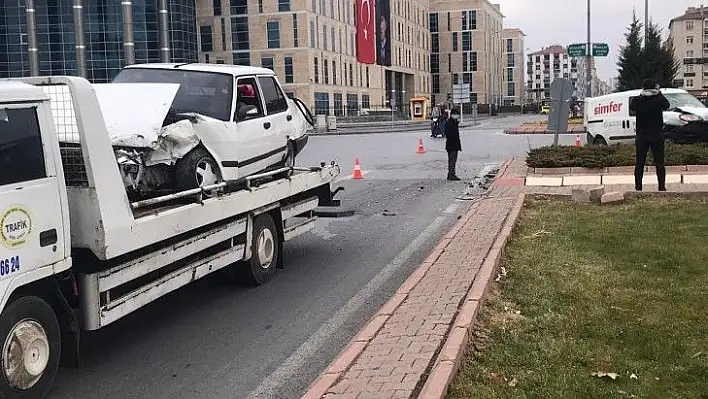 Adliye önünde trafik kazası