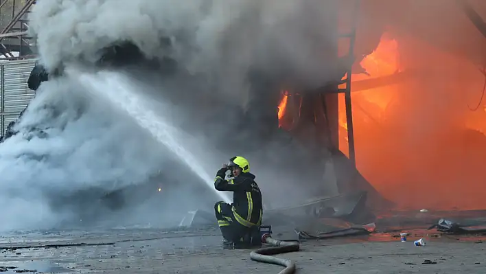 Son dakika! Kayseri'de bir fabrikada büyük yangın çıktı