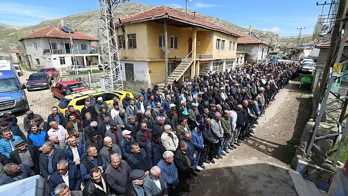 Son yolculuğuna uğurlandı!