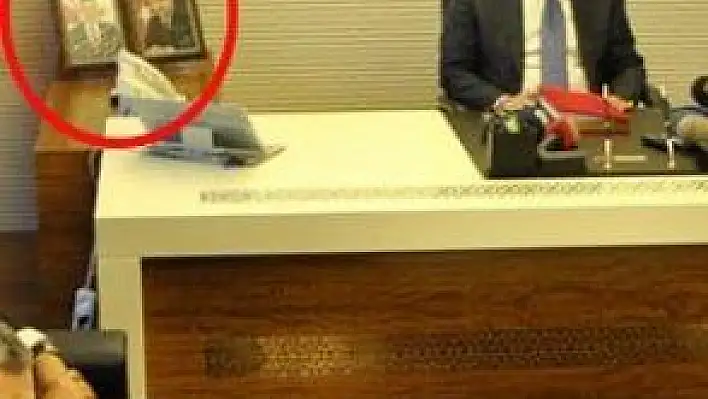   SORUNUN CEVABI FOTOĞRAFTA SAKLI!
