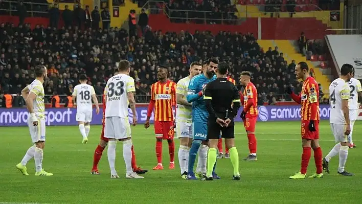 Spor Toto Süper Lig: İstikbal Mobilya Kayserispor: 0 - Fenerbahçe: 0 (İlk yarı)
