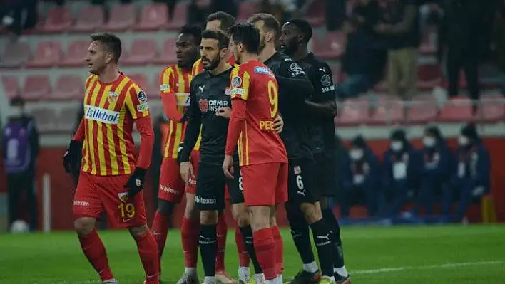 Spor Toto Süper Lig: Kayserispor: 3 - Sivasspor: 0 (İlk yarı)