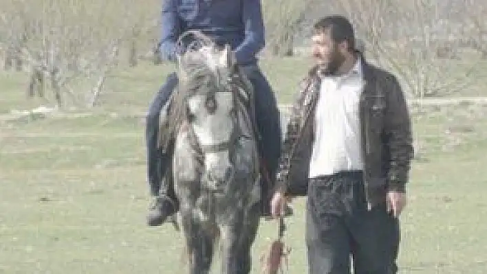 SULTAN SAZLIĞI'NDA ATLI SAFARİ KEYFİ
