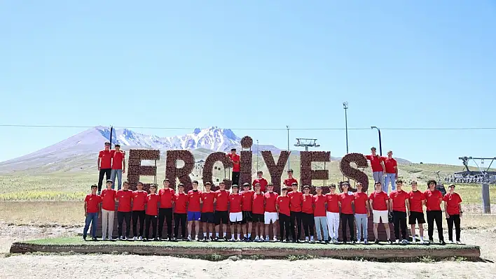 Sultangazi gençleri Erciyes'te zirveye taşındı!