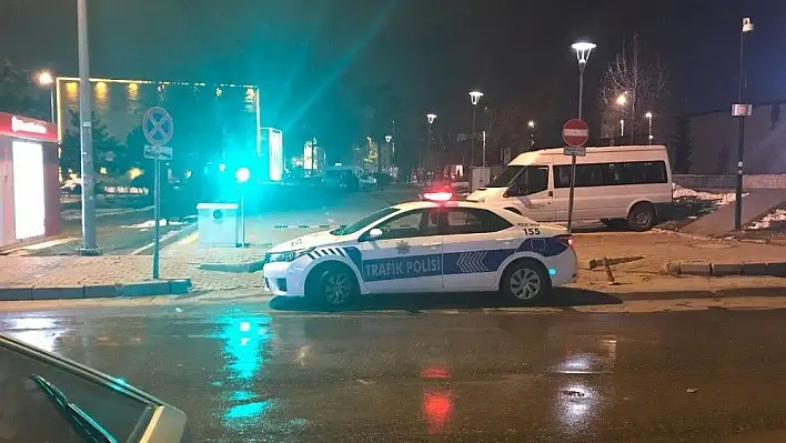 Şüpheli paketten buz çıktı