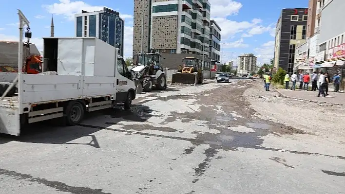 Tacettin Veli Mahallesinde asfalt çalışması başladı
