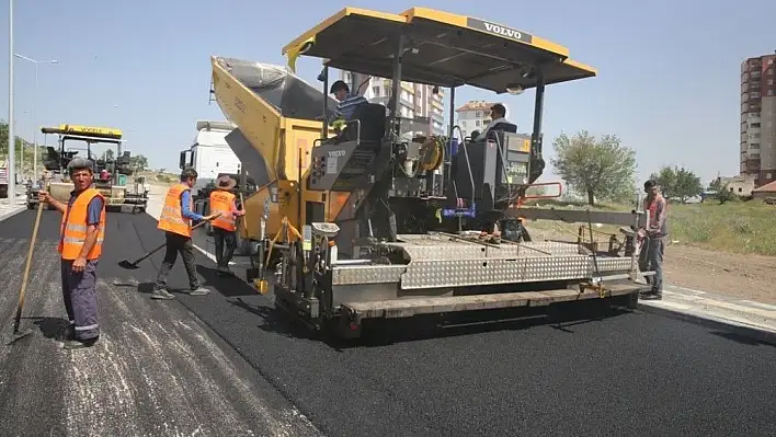 Taha Carım Bulvarı 2. etap asfaltlama çalışması başladı