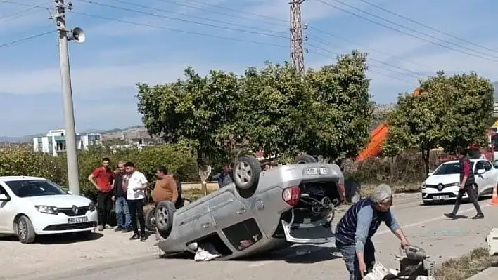 Otomobil takla atıp ters döndü