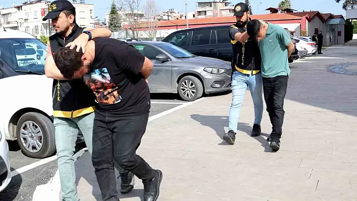 Adana'da taksi bulamayınca otomobil çaldılar