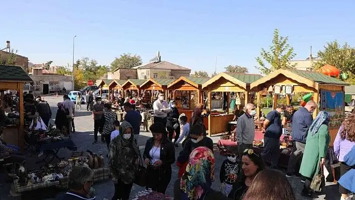 Talas Antika Pazarı'na mezat damga vurdu