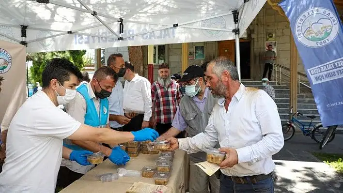 Talas Belediyesi'nden aşure ikramı