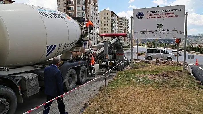 'Büyükşehir Belediyemizin ilçemizdeki farklı yollarda çalışmaları var"