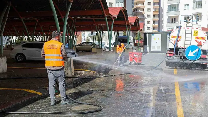 Talas'ta pazar temizliği...