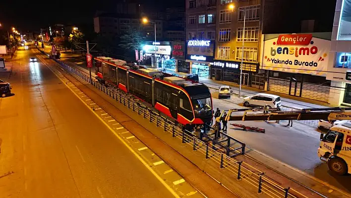 İlk tramvay raylara indirildi