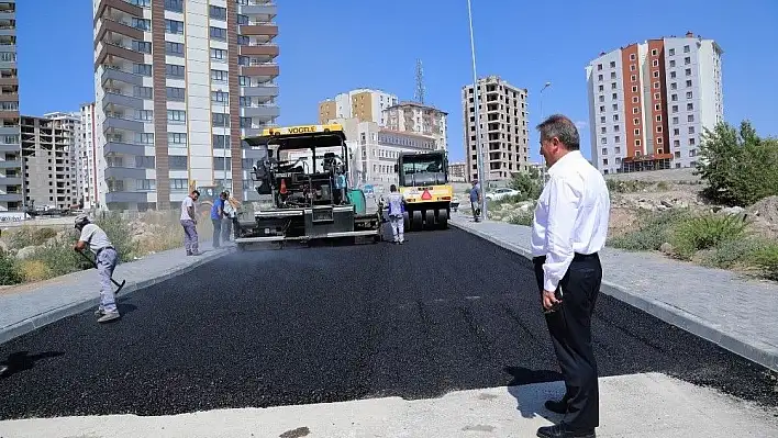 Talas'ta asfalt çalışmalarında yoğun mesai
