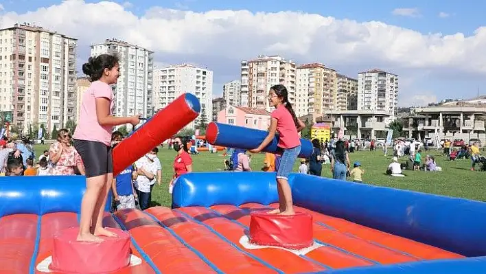 Talas'ta çocukları sevindiren şenlik...