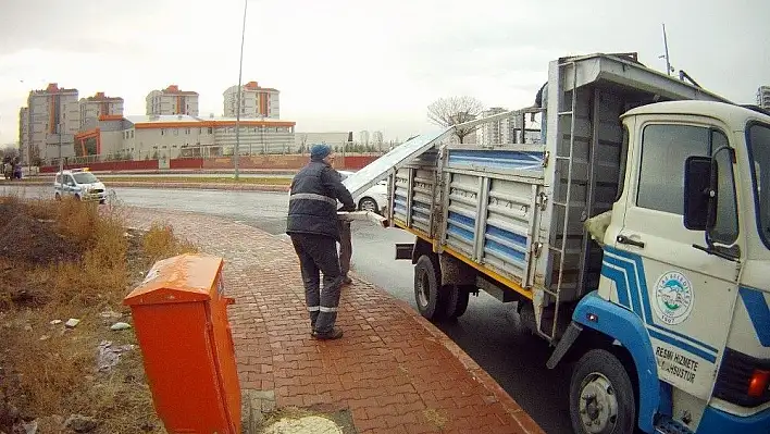 Talas'ta görüntü kirliliği oluşturan tabelalar kaldırıldı