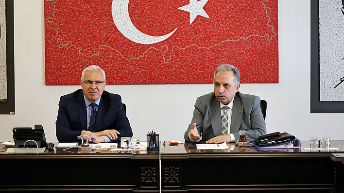 Talas'ta kurumlar ve  muhtarlar bir arada
