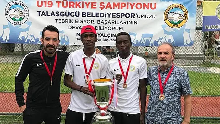 Talasgücü Belediyespor kupasına kavuştu